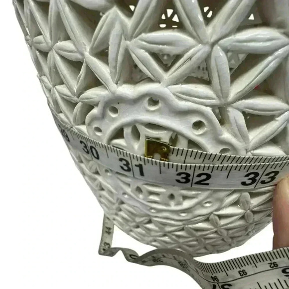 Pair of white majolica perforated Chinese Reticulated Porcelain Ceramic Vases - Picture 10 of 16